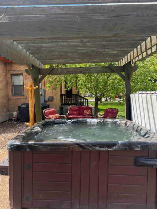 The Lovemore Inn~Hot Tub~Cheerful Carriage Home 델레이 비치 외부 사진